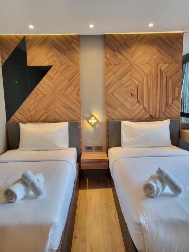 2 twin beds