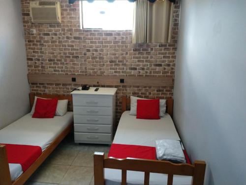Budget Twin Room image 10