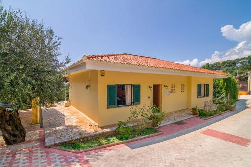 Three-Bedroom Villa image 3