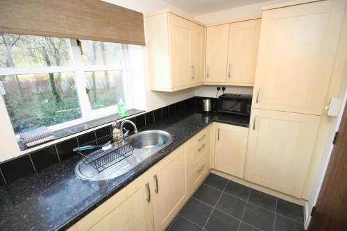 Modern 2 bed flat on marina development!