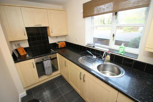 Modern 2 bed flat on marina development!