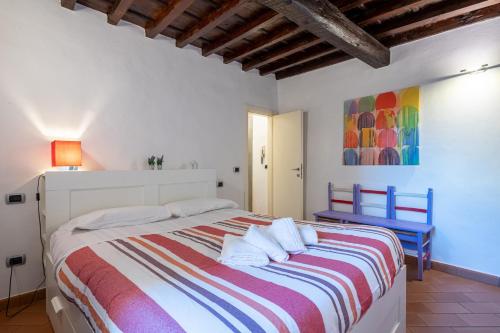 GuestHost - SantAmbrogio Colorful Apartment, Florence