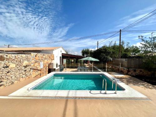 Espectacular Villa con piscina privada, Wifi en Triquivijate