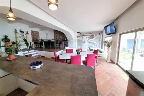 VILLA avec piscine - 4 chambres - parking - calme in Les Arcs