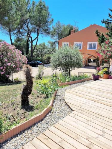 VILLA avec piscine - 4 chambres - parking - calme in Les Arcs