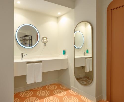 room detail thumbnail 2