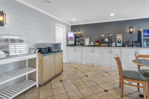 La Quinta Inn by Wyndham Cleveland Independence - image 7