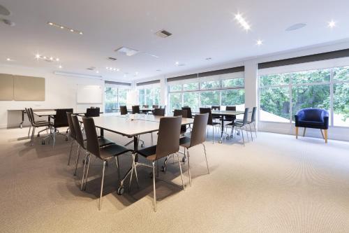 ศูนย์ธุรกิจ, โรงแรมแอนด์อพาร์ทเมนท์สฟอร์เรสท์  (Forrest Hotel and Apartments) in แคนเบอร์รา