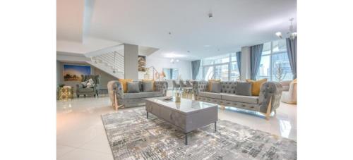 Luxurious 4-Bedroom Duplex VILLA Apartment near JBR, Дубай (фото 4)