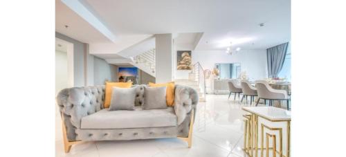 Luxurious 4-Bedroom Duplex VILLA Apartment near JBR, Дубай (фото 7)