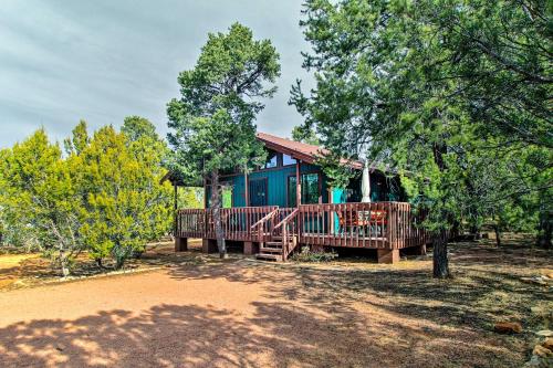 Bright Heber-Overgaard Cabin Fire Pit and Deck - Heber