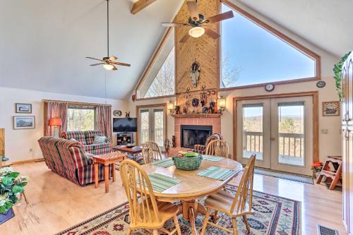 Murphy Cabin w/ Deck and Stunning Mountain Views, Murphy