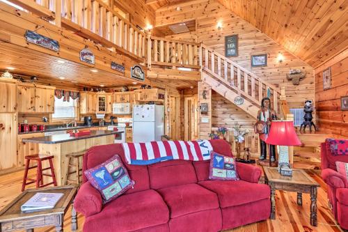Wheelchair-Accessible Murphy Cabin with Fire Pit! in Murphy, USA