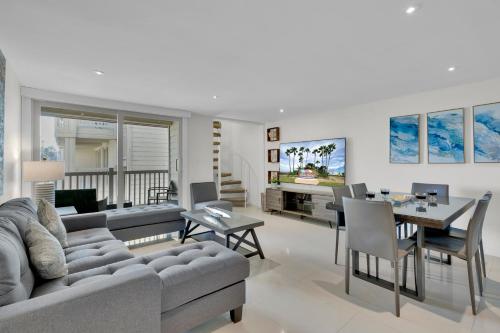 Seconds away from the Beach and pool! Beautiful condo with beachview balconies Pet Friendly - main image