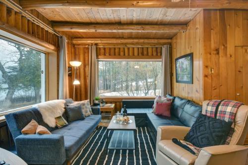 Nelson Warm Log Cabin with Private Hot Tub