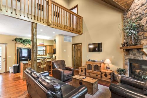 Elegant Branson Home Less Than 2 Mi to Silver Dollar City! - image 11