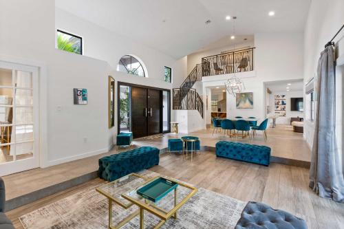 Peaceful Miami Getaway Private Yard and Oasis! - image 2