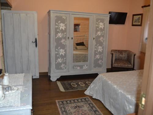 1 double bed, 3 twin beds