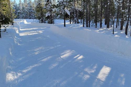 Adventurers Studio about 20 Mi to West Yellowstone - image 6