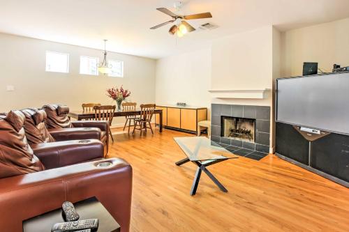 Charming Houston Townhome in Montrose Neighborhood - image 7