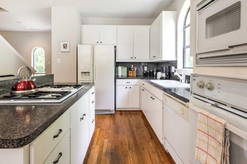 Charming Houston Townhome in Montrose Neighborhood - image 12