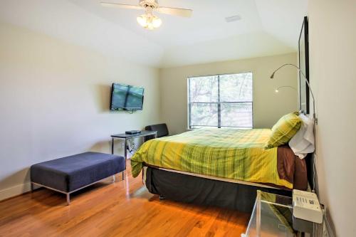 Charming Houston Townhome in Montrose Neighborhood - image 11