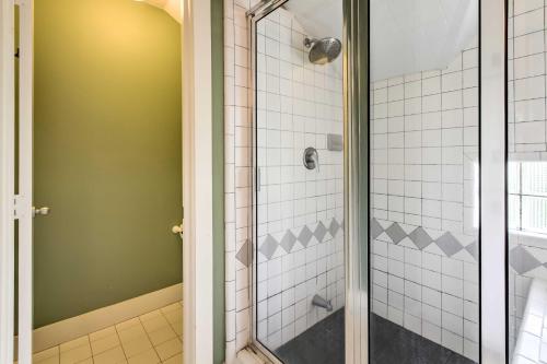 Charming Houston Townhome in Montrose Neighborhood - image 14
