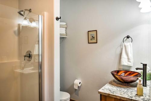 R Lazy S Inn Apartment 30 Min to Whitefish Resort! - image 11