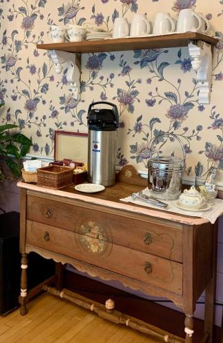 Buttonwood Inn on Mount Surprise - image 4