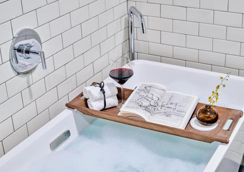 ห้องน้ำ, Lockwood Hotel in วอเตอร์วิลล์ (ME)