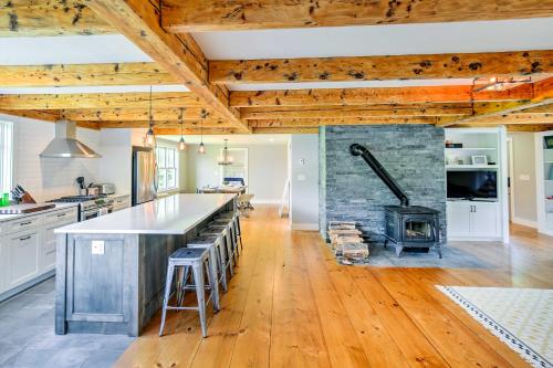 Pet-Friendly House with Deck - 10 Mi to Stowe Mtn! - image 2