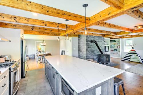 Pet-Friendly House with Deck - 10 Mi to Stowe Mtn! - image 13