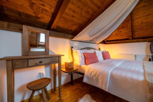 Boutique Hotel von Graf Room Type - Deluxe Double Room with Canopy - Attic