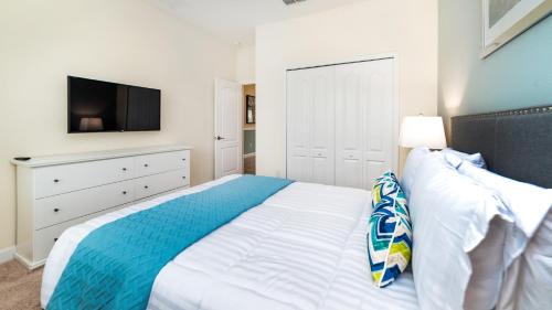 2979 Buccaneer Palm Road - image 13