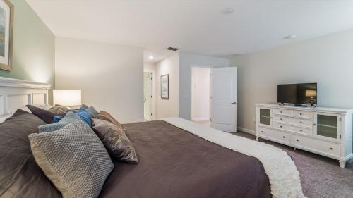 4742 Sleepy Hollow Drive - image 12