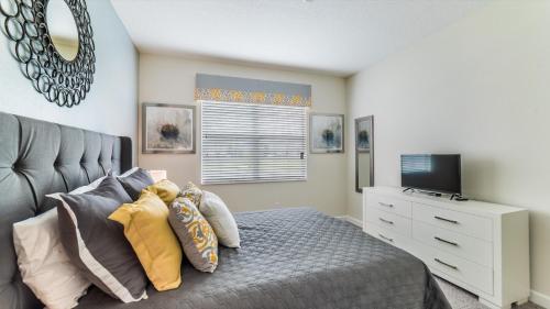 4742 Sleepy Hollow Drive - image 13