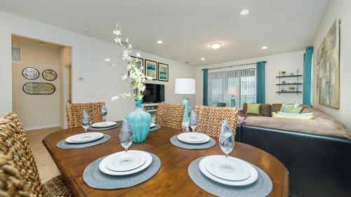 9030 Rhodes Street - image 11