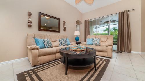 8104 - Fan Palm Way - image 2
