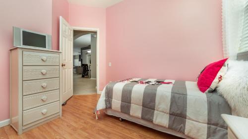 8208 Fan Palm Way - image 14