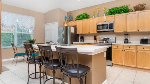 8104 - Fan Palm Way - main image