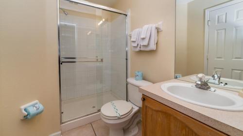 8104 - Fan Palm Way - image 11