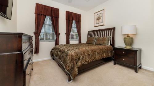 8104 - Fan Palm Way - image 12