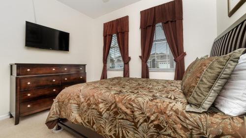 8104 - Fan Palm Way - image 13