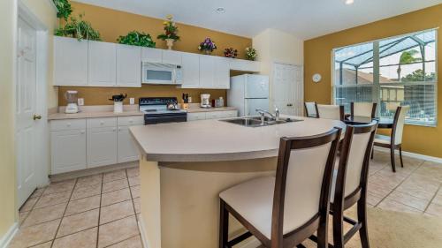 8147 fan palm way - image 5
