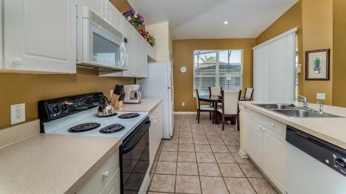 8147 fan palm way - image 6