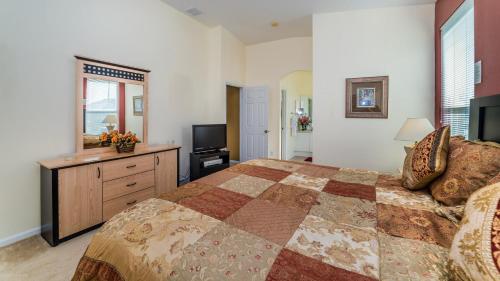 8147 fan palm way - image 9