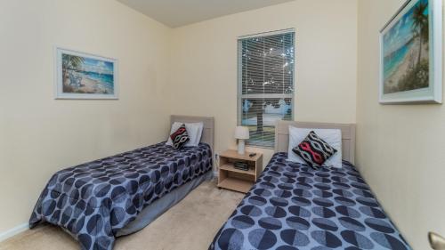 8147 Fan Palm Way - image 14