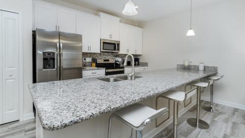 1595 moon valley drive - main image