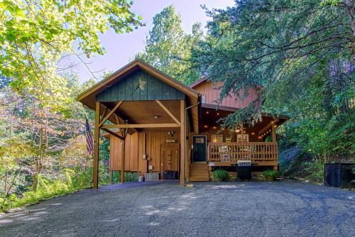 Cozy Cabin with Mtn Views - 5 Miles to SkyLift Park! - image 6