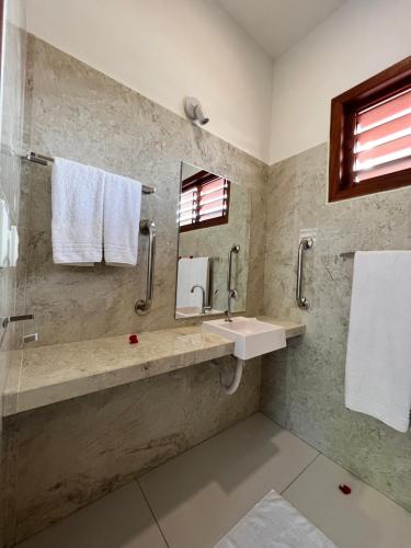 Double Room image 6
